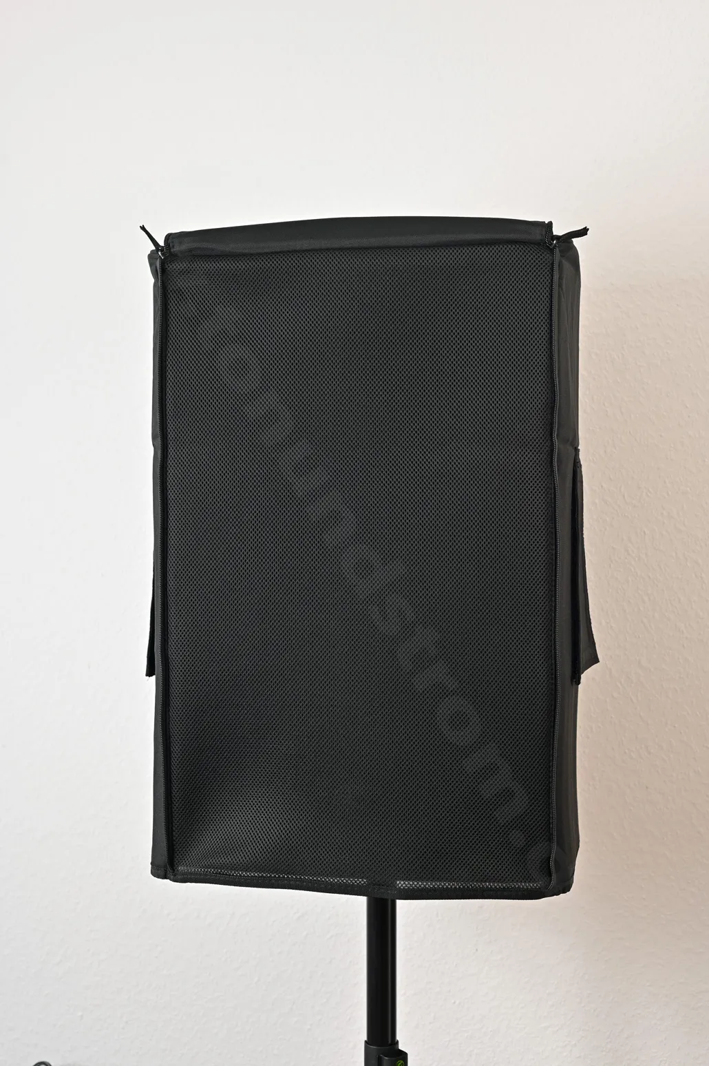 G78_4925_korr_DZR12_mit_Regenhaube